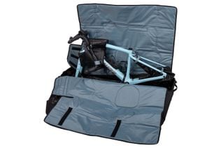 Thule RoundTrip road bike travel case feature