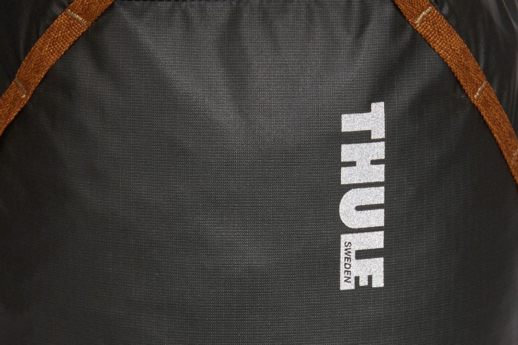 Thule Stir 18L reflective logo