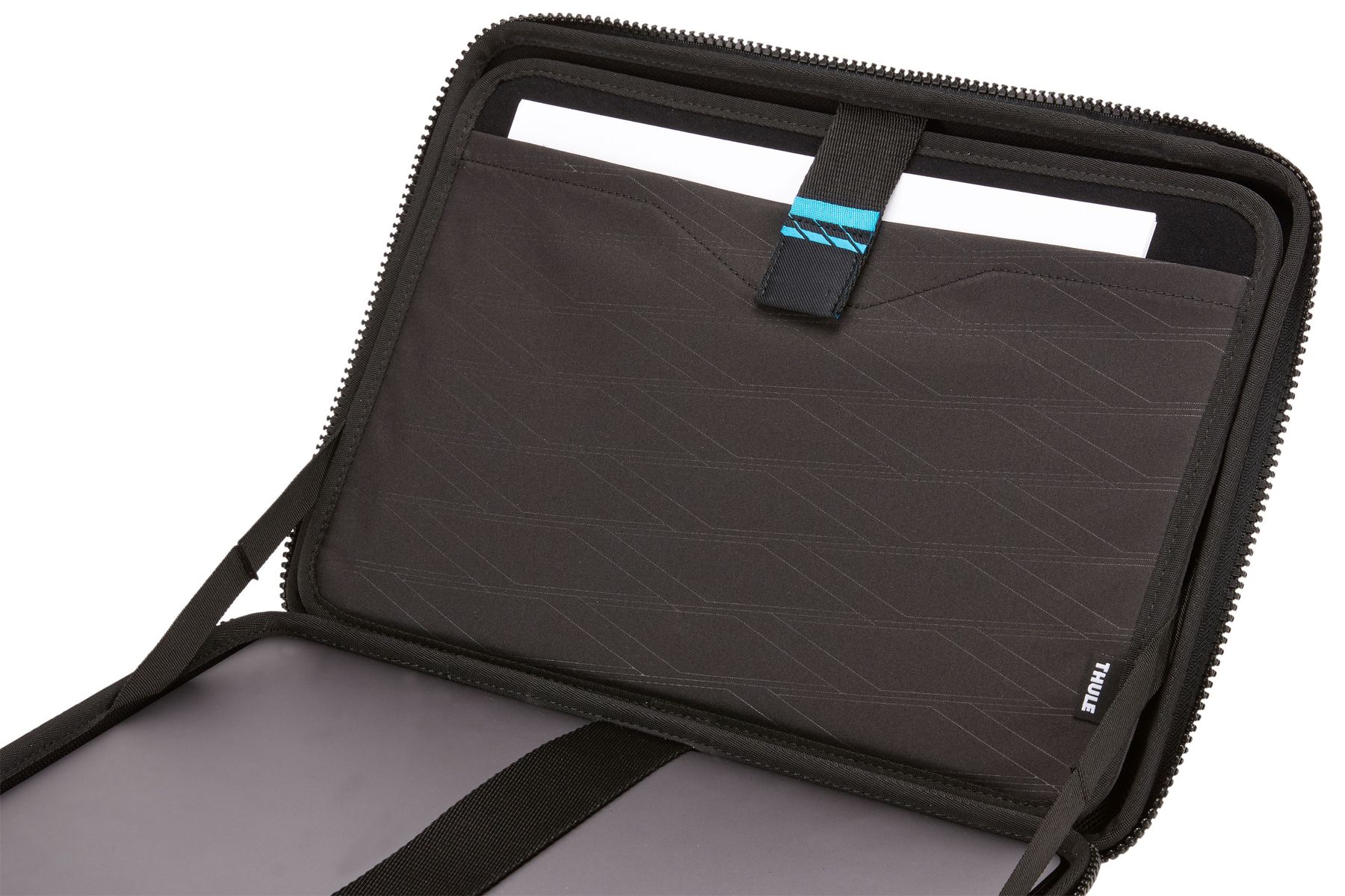 thule laptop case 16 inch