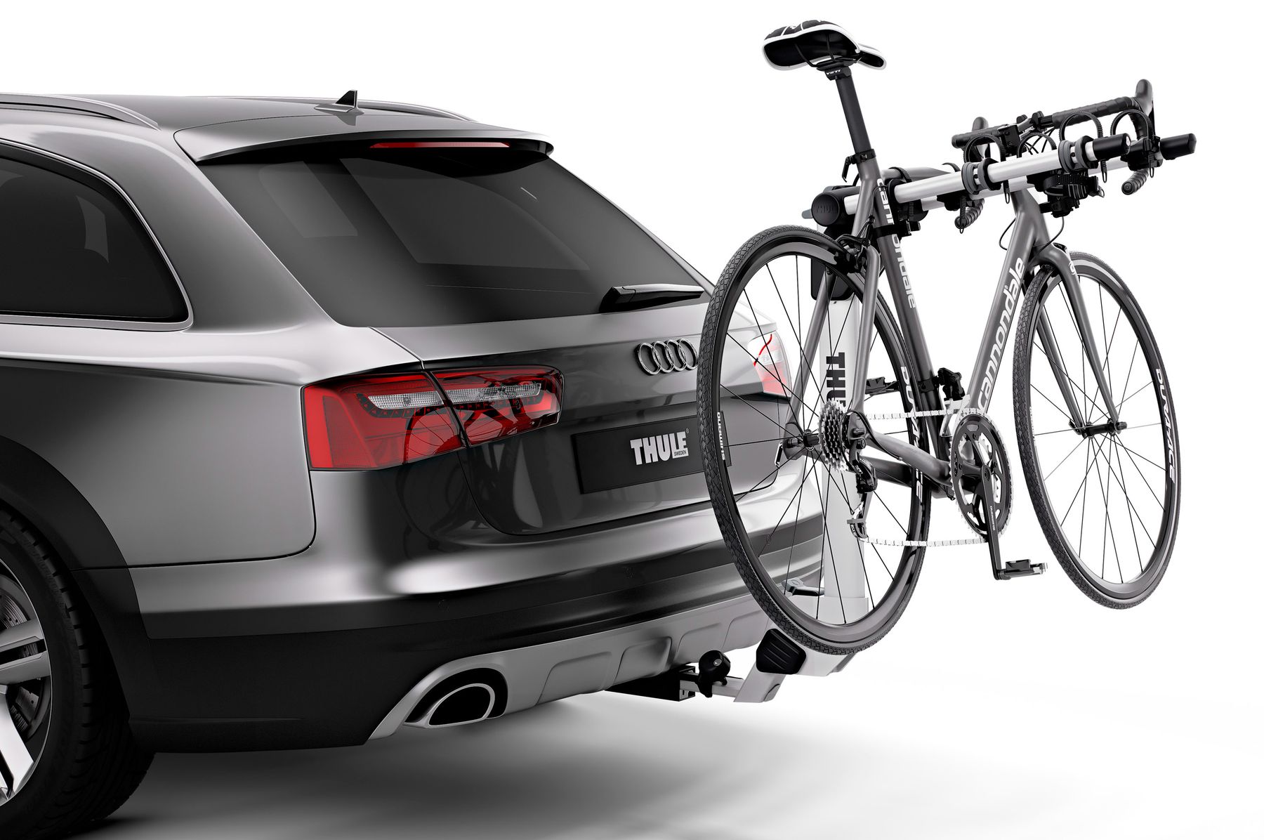 Thule Helium Pro 3 9043PRO with bikes on car