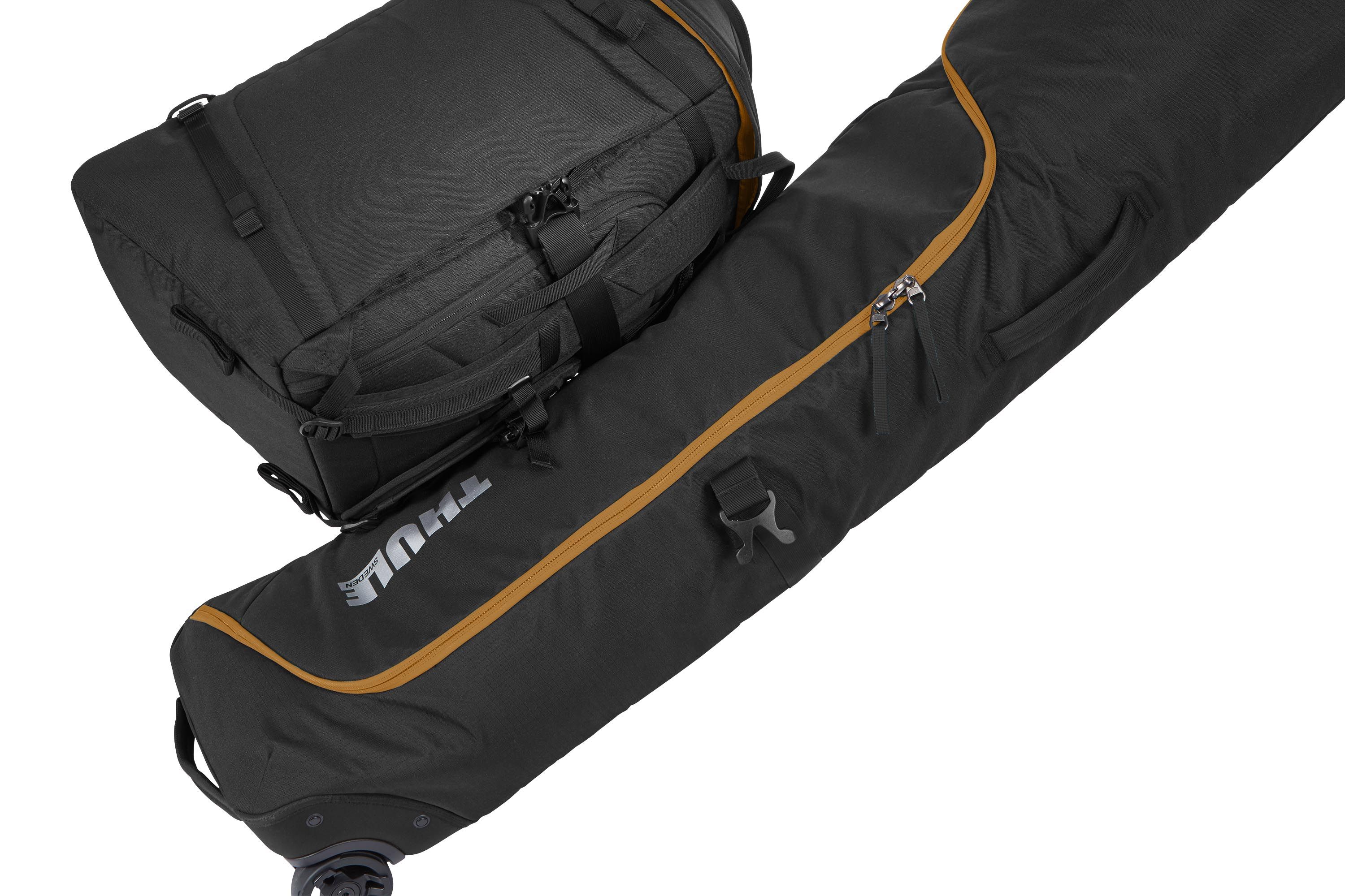 Thule RoundTrip Boot Backpacck 60L 3204357 attach rolling bag