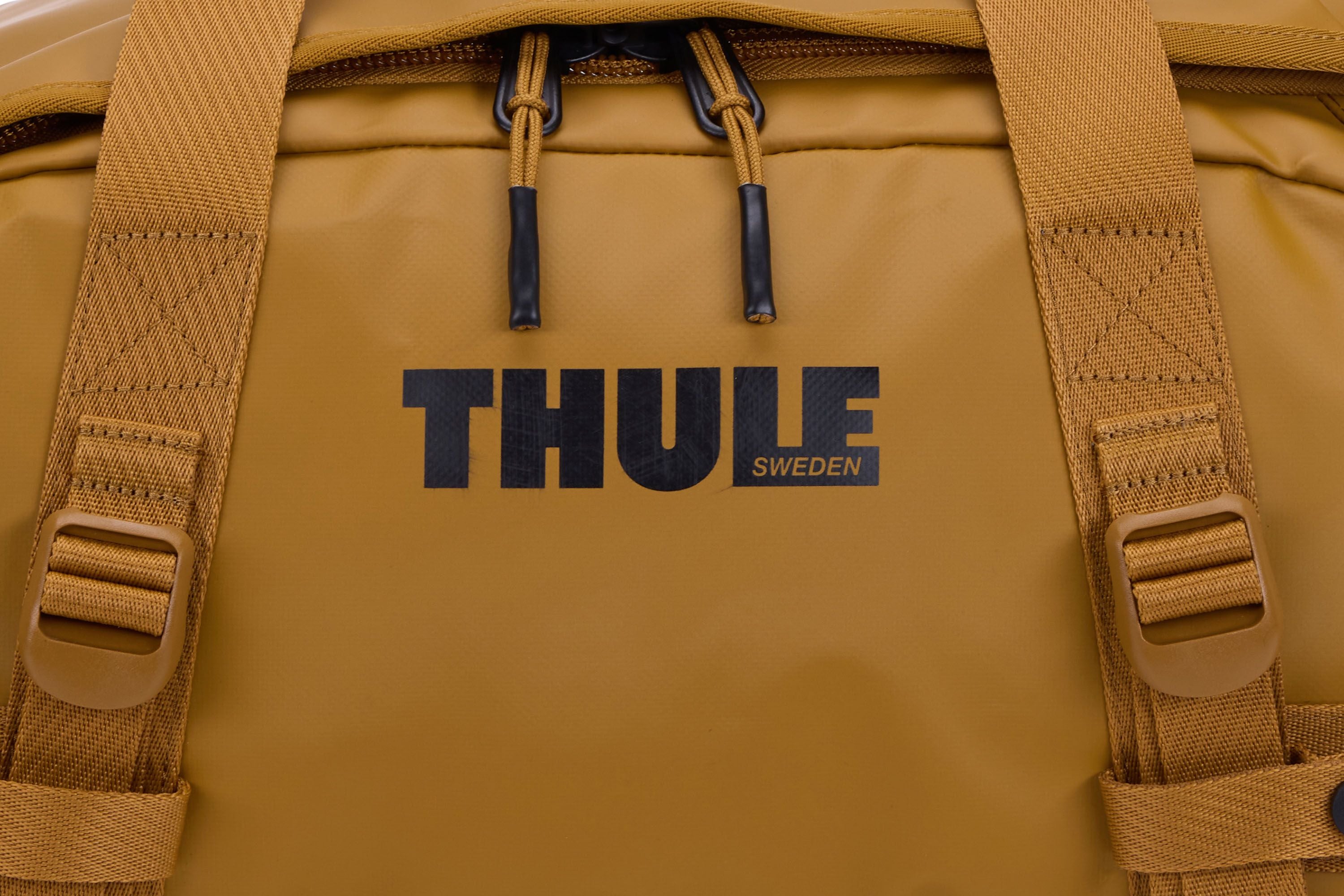 Thule Chasm 30L duffel golden