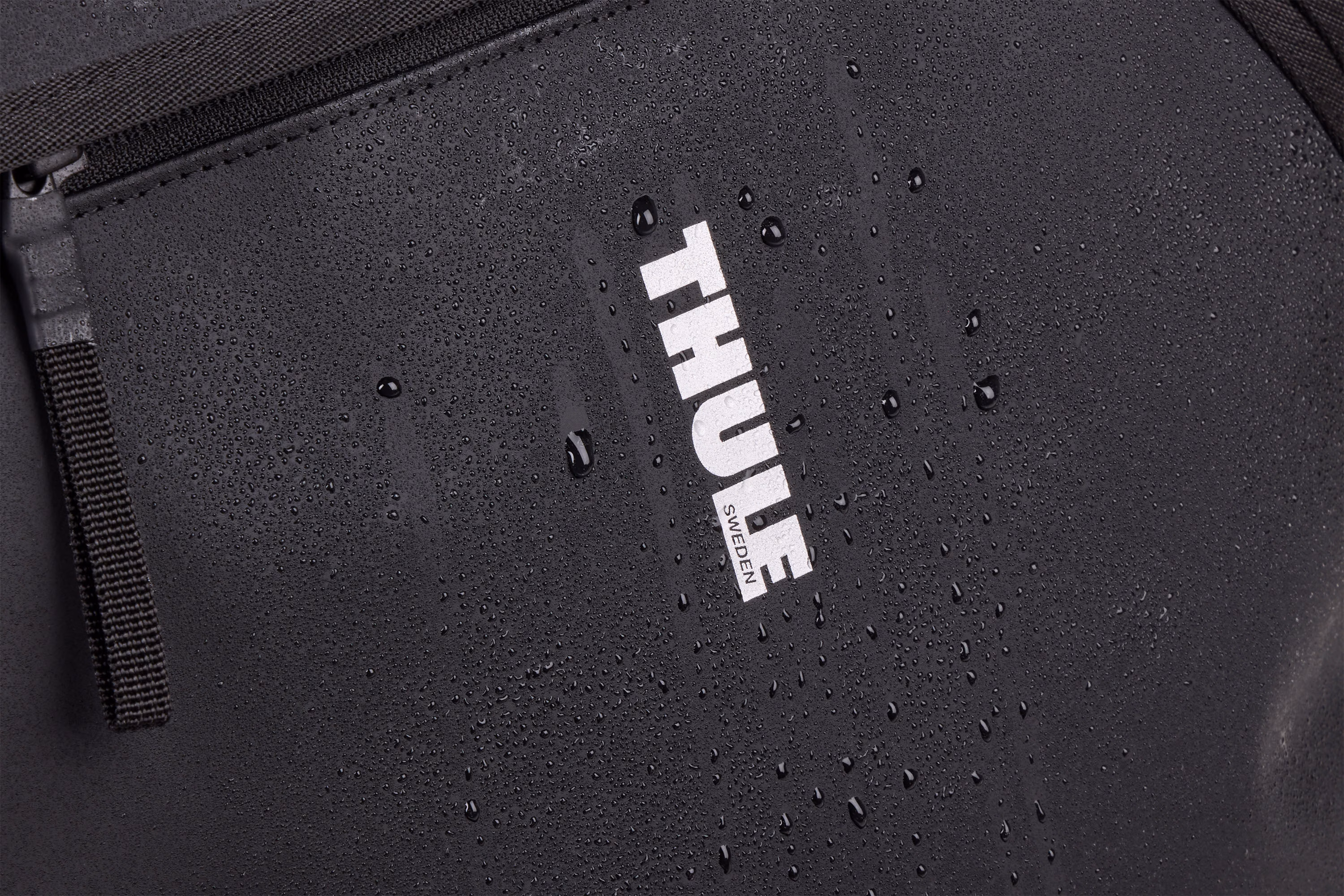 Thule Chasm tote with InLock 25L black