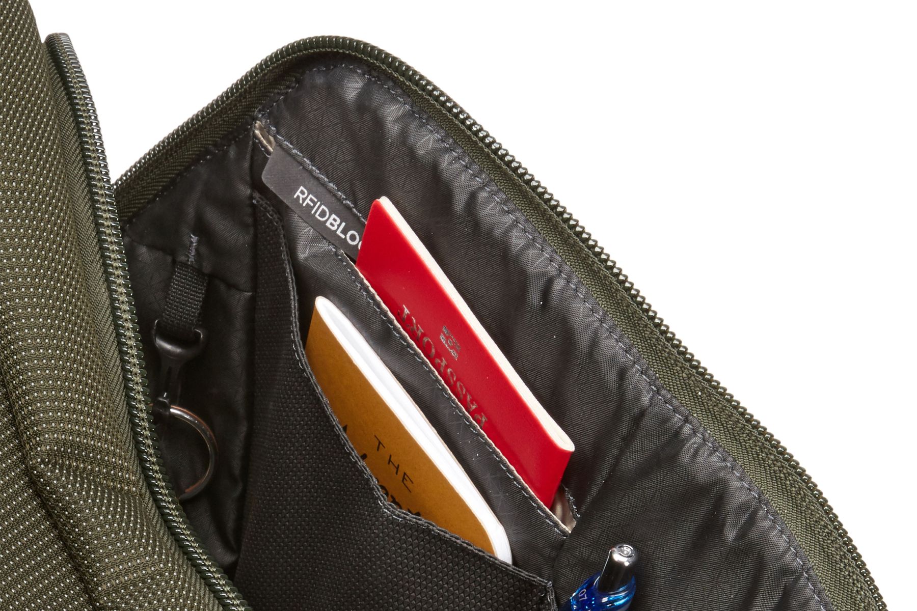 thule crossover 2 boarding bag