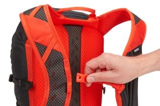 Thule AllTrail 15L Adjustable removable sternum strap and hipbelt