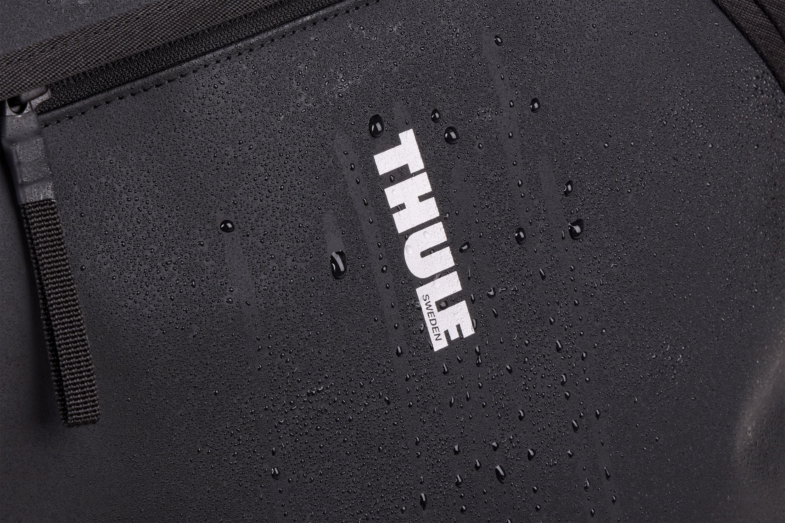 Thule Chasm tote with InLock 25L black