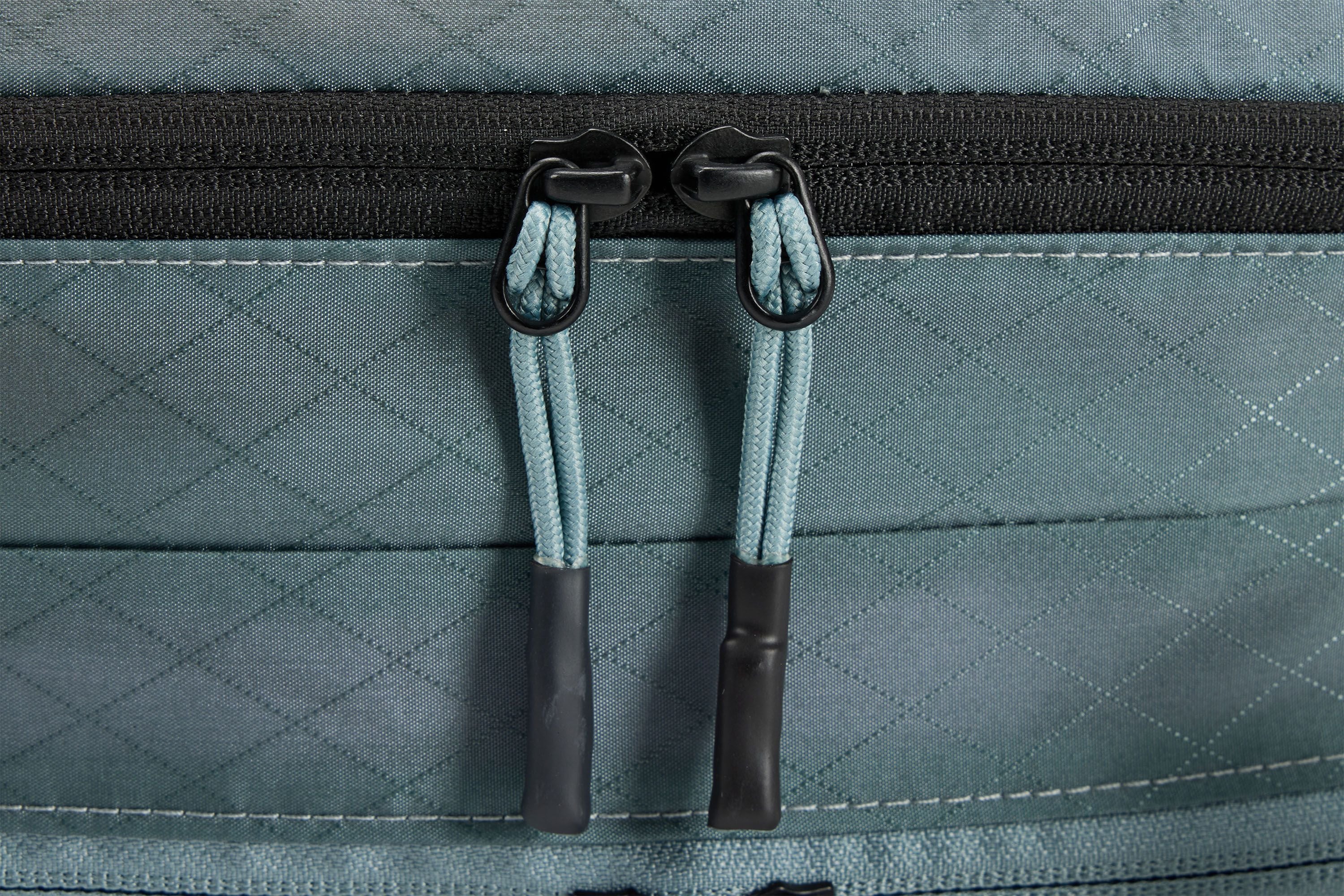 Thule clean/dirty packing cube clean/dirty packing cube medium pond mid blue