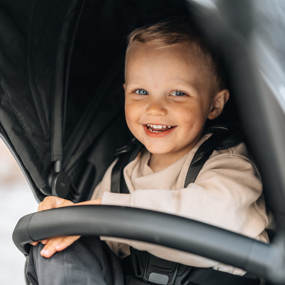 Thule Sleek 2 sibling seat lifestyle