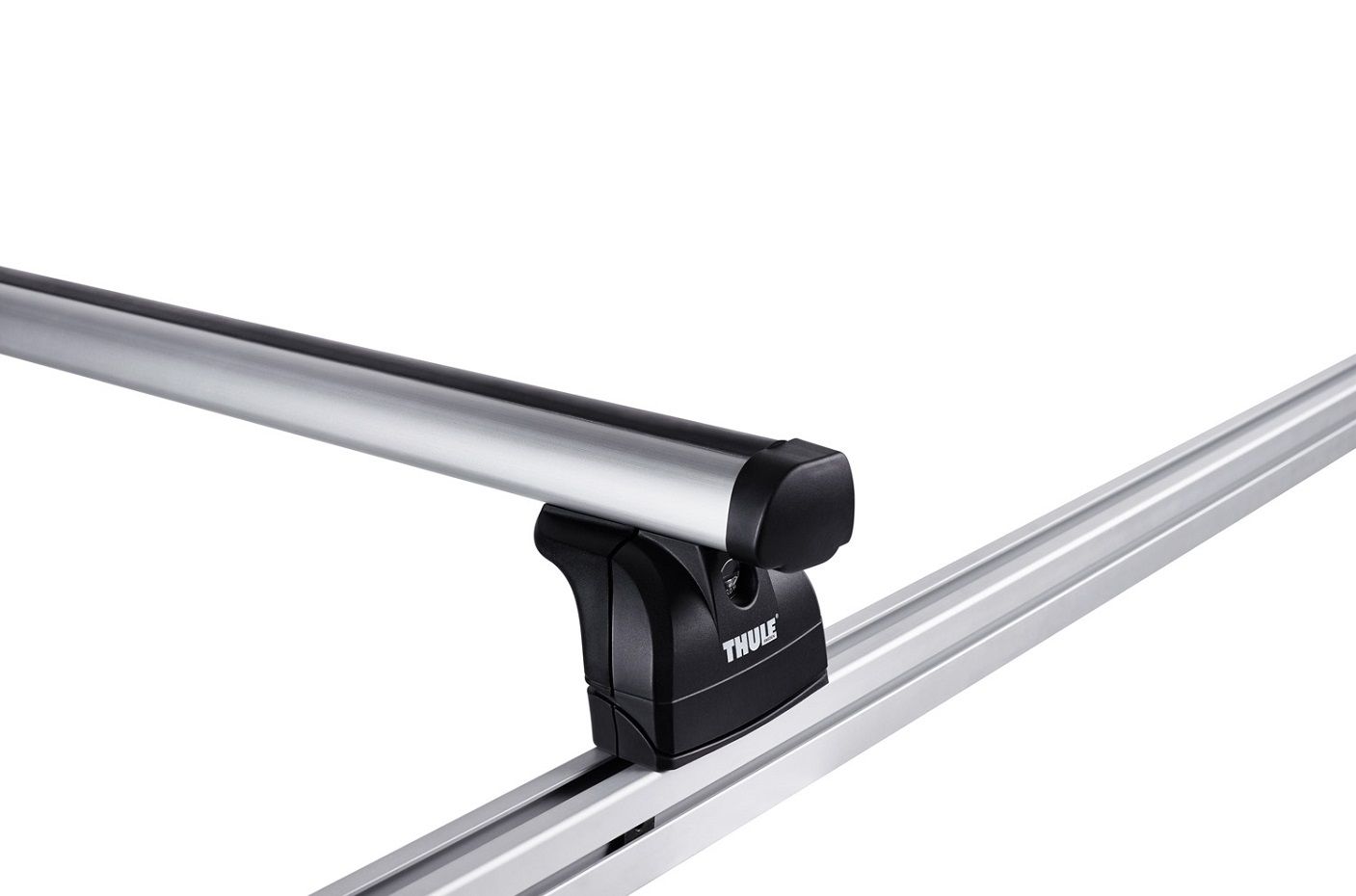Thule ProBar Flex Low attached to base rails
