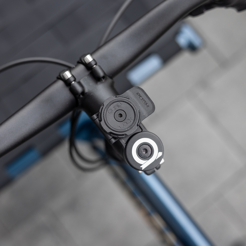 Uchwyt Quad Lock na wspornik kierownicy roweru.