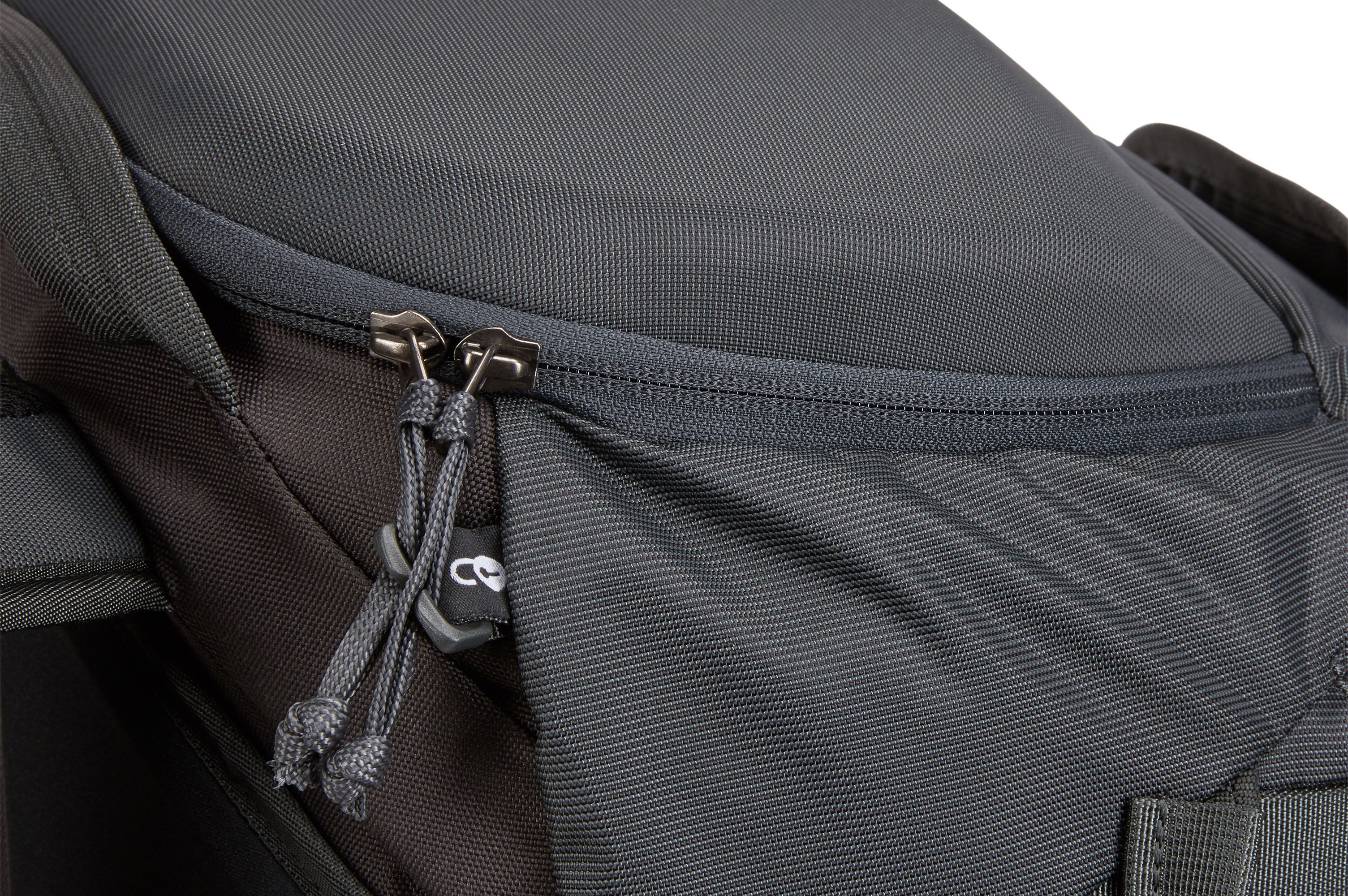 Thule Landmark 40L men's LoopLocks