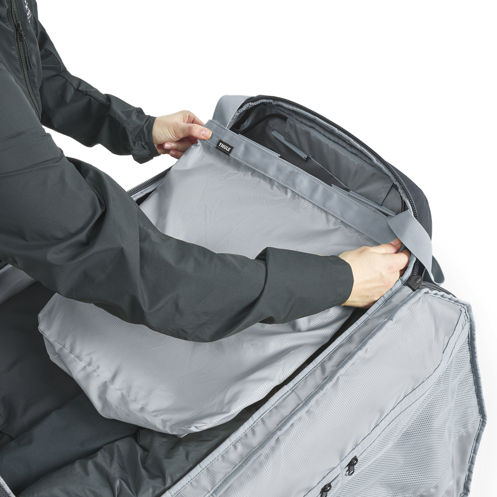 Thule EnRoute 90L wheeled duffel darkest blue