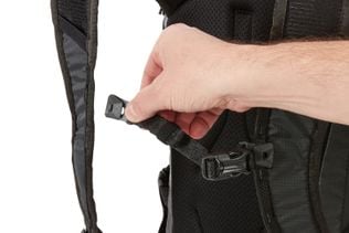 Thule Stir 18L easily removable strap and hipbelt