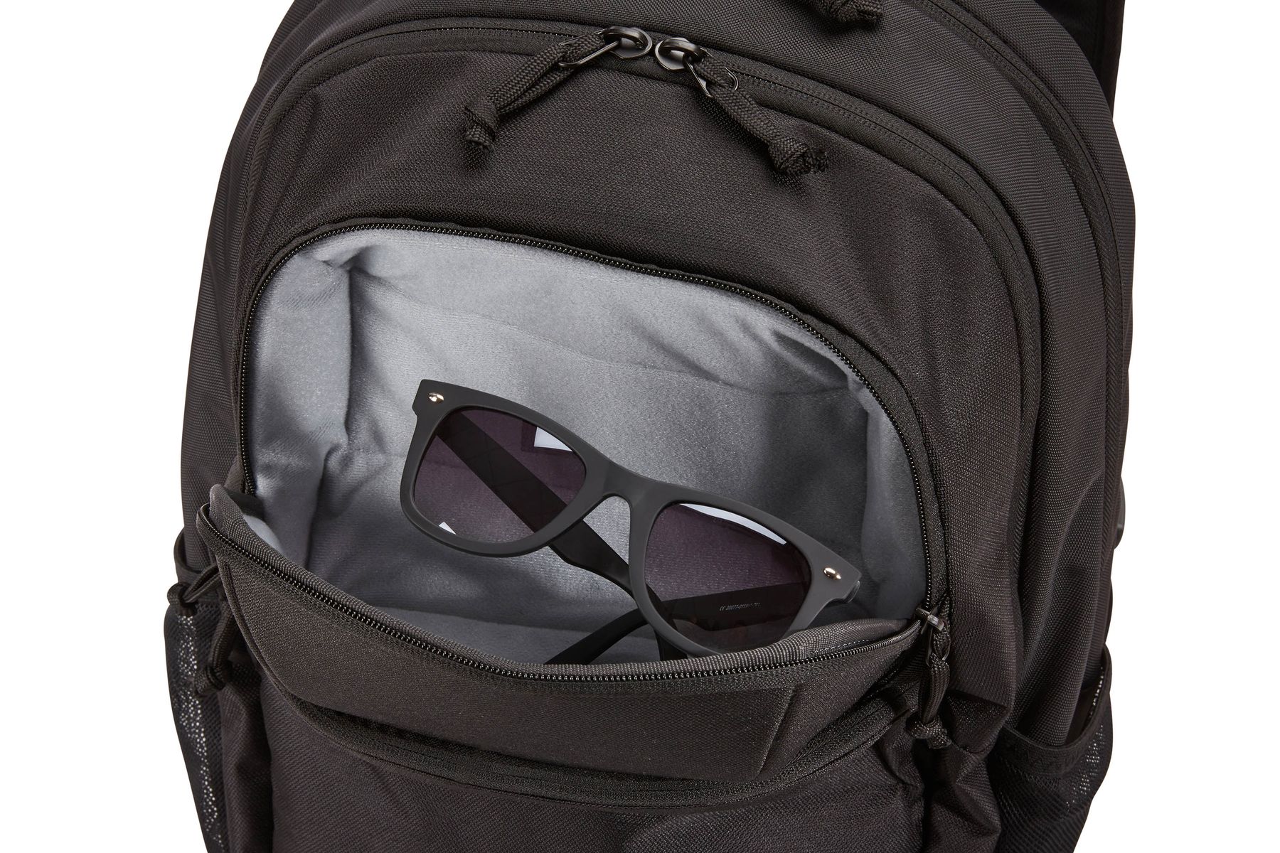 thule chronicle backpack