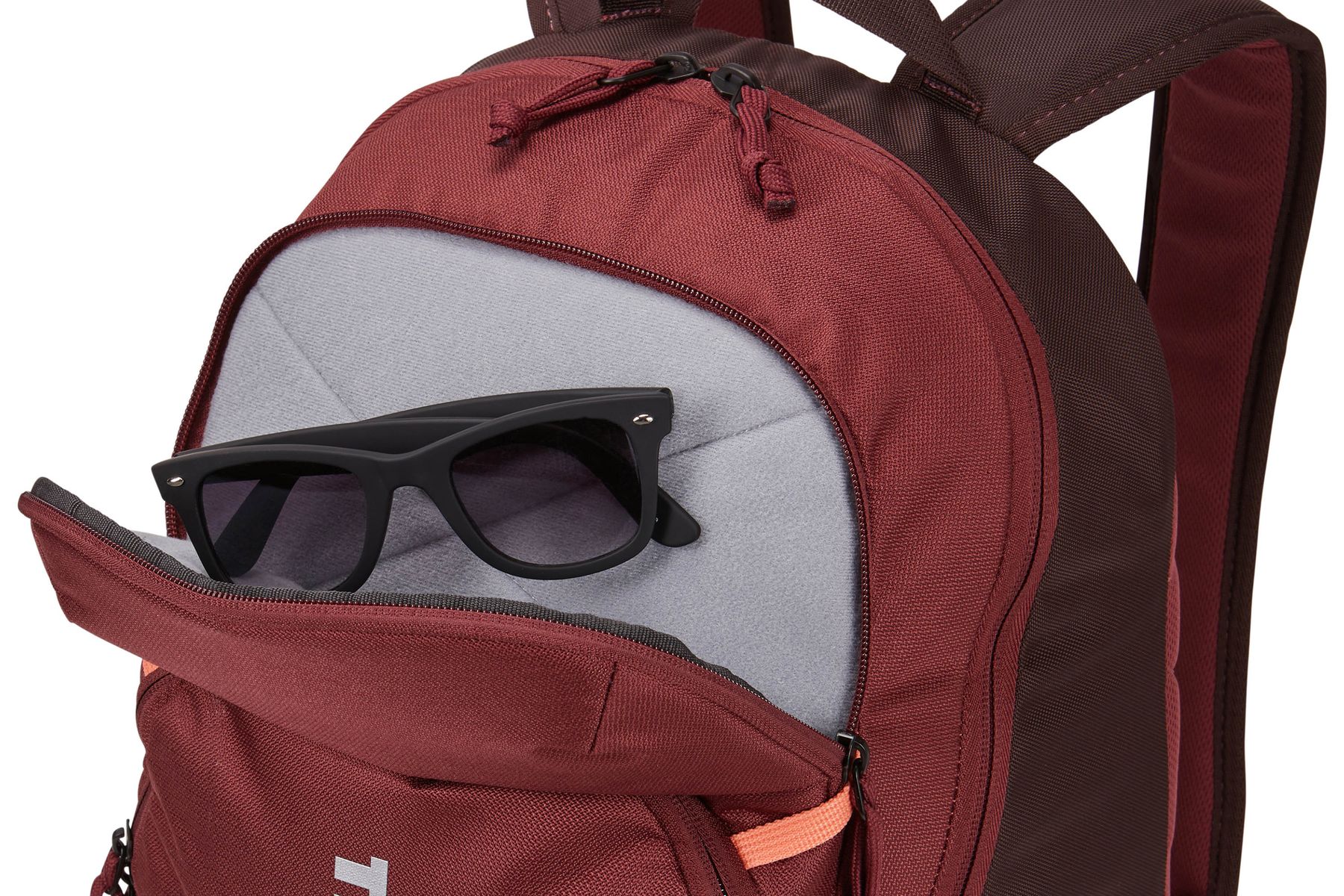 thule achiever backpack