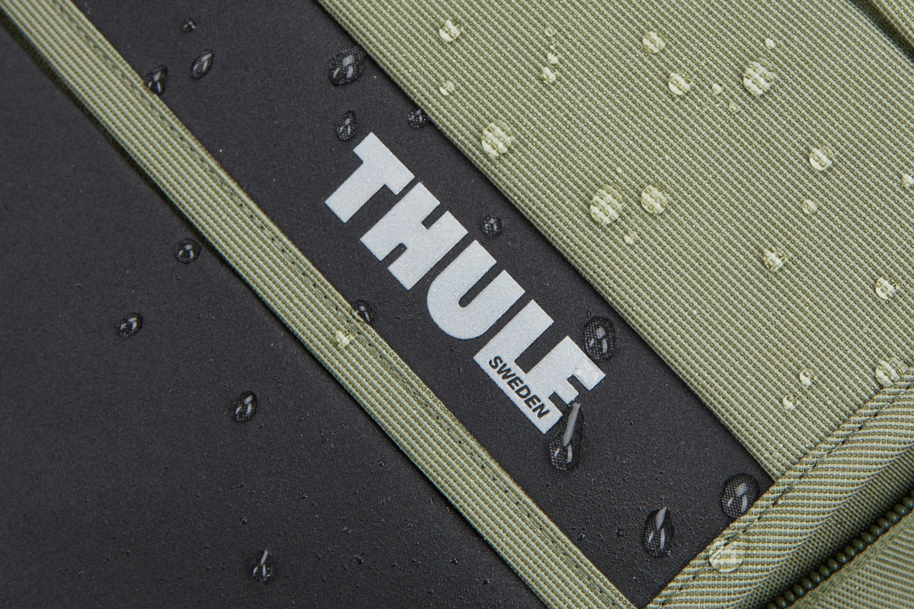 Thule Paramount Commuter Backpack 27L 3204732 water protection