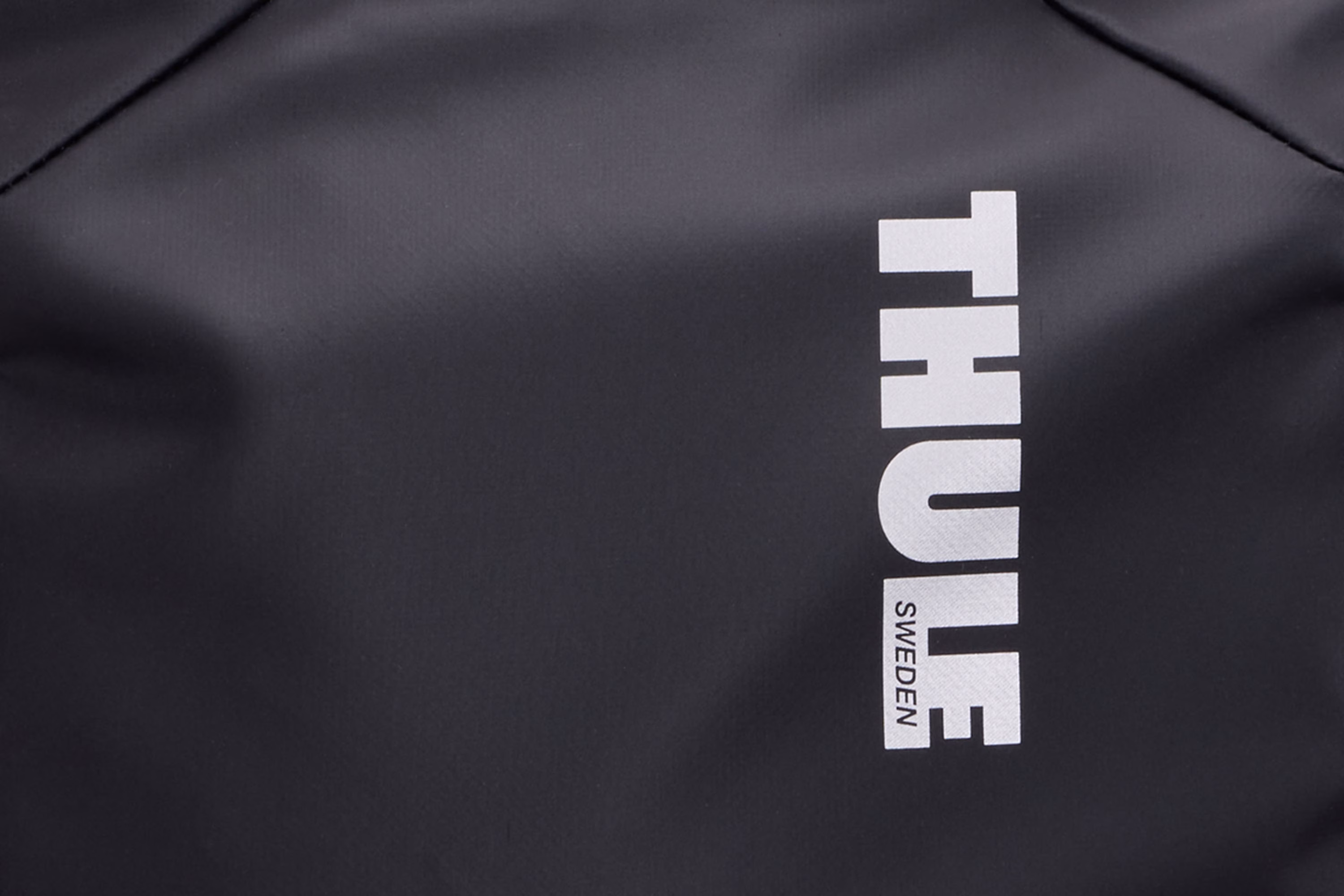 Thule Chasm carry on black