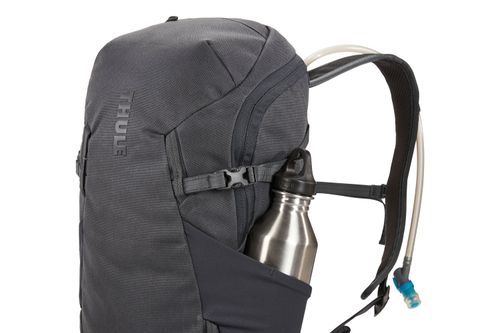 Thule AllTrail X 15L water bottle pockets
