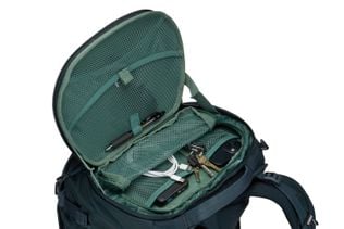Thule Landmark 70L feature