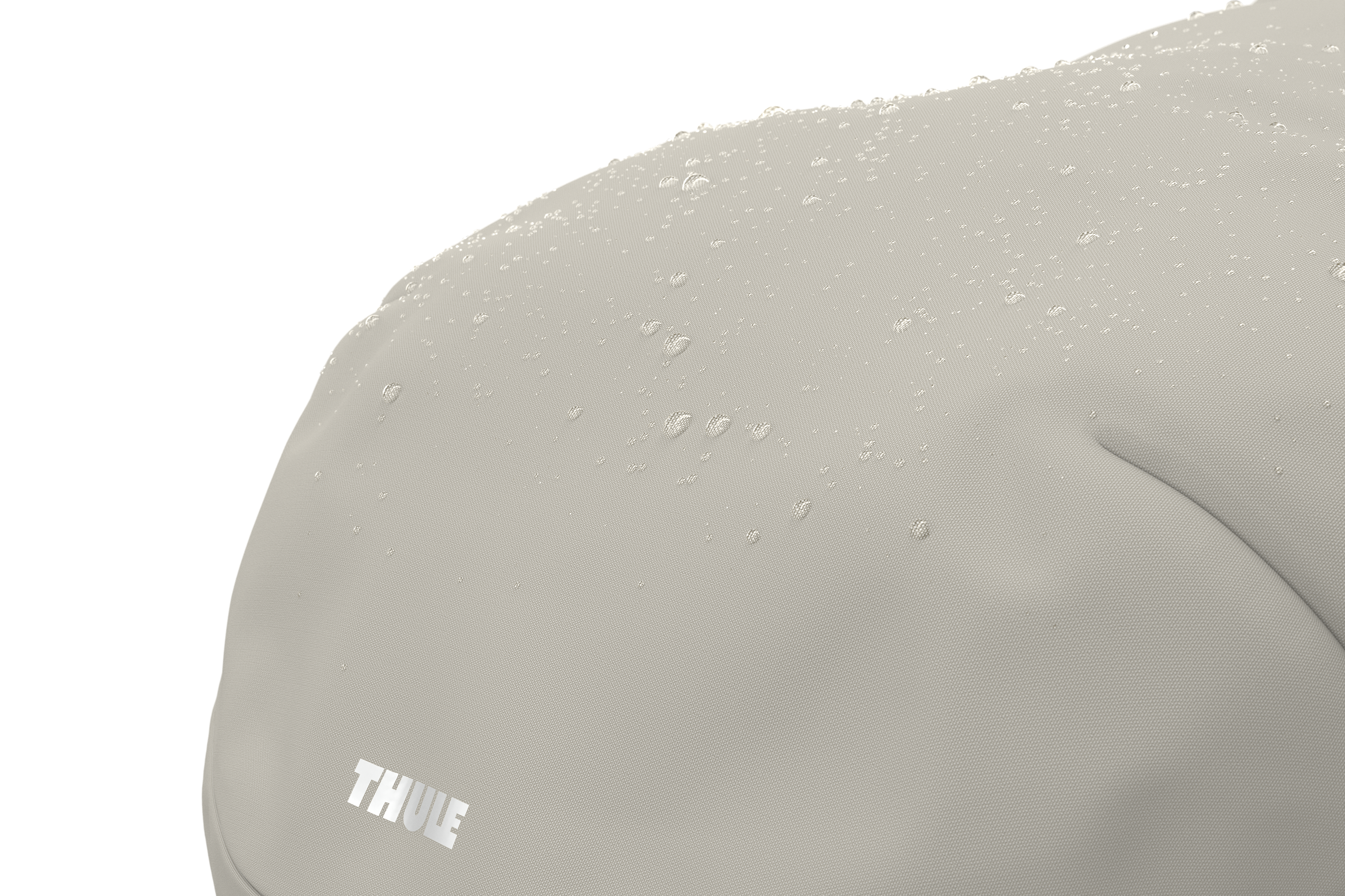 Thule Element infant car seat boot cover feature - Wind- and waterproof