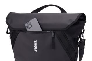 Thule Chasm tote with InLock 25L black