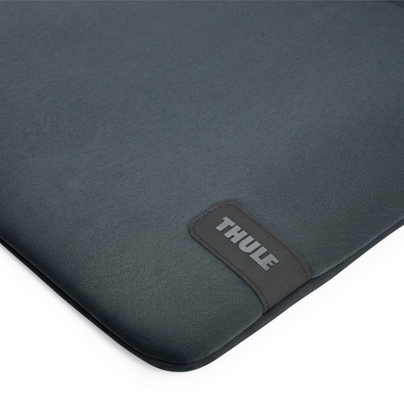 Thule Koya sleeve MacBook Pro 14" darkest blue