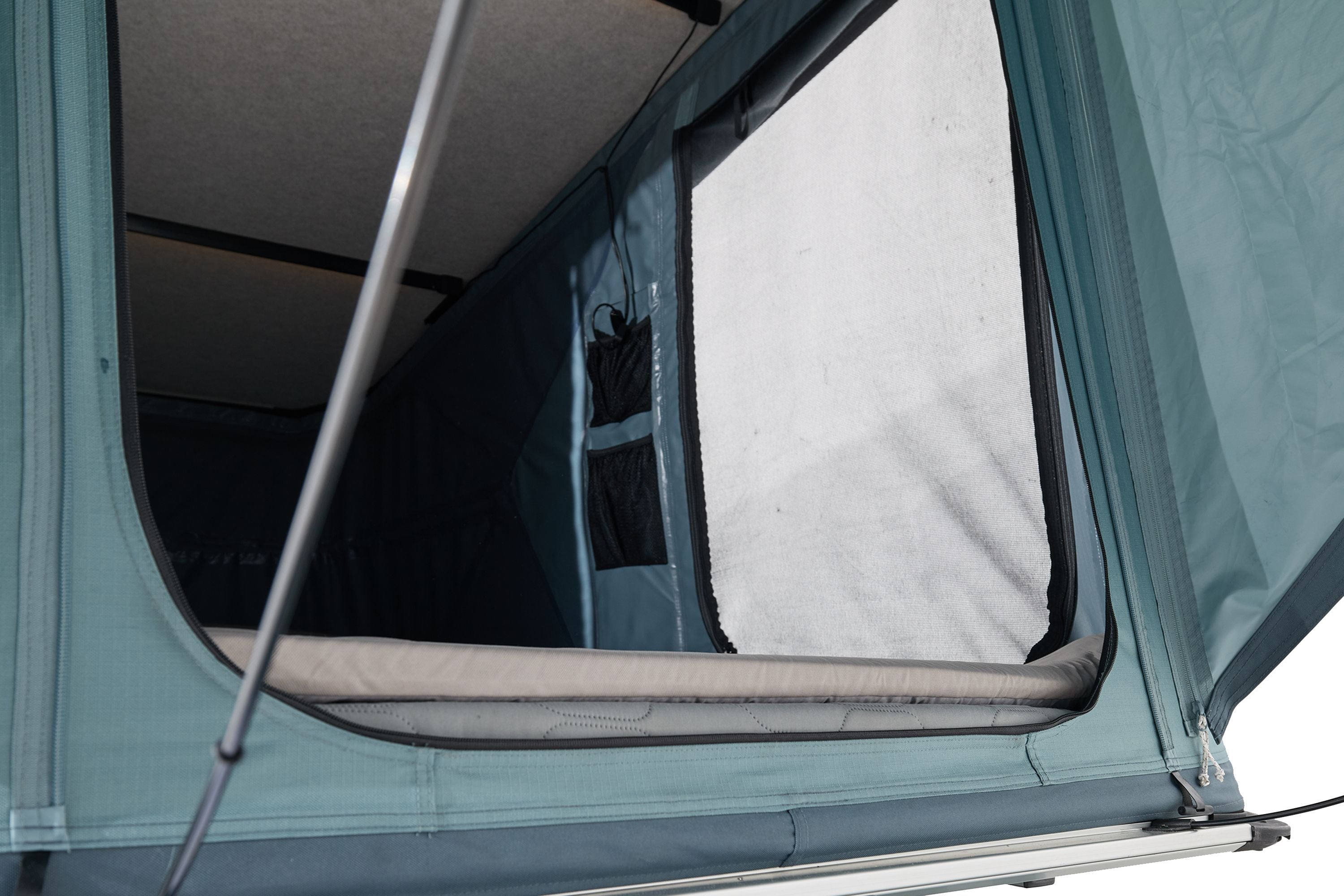 Thule Widesky side door rainfly dark slate feature