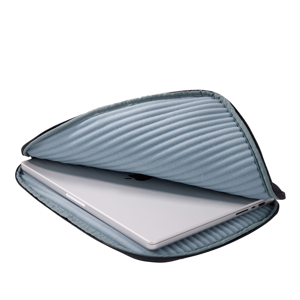 Thule Subterra 2 16'' MacBook sleeve black
