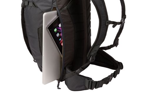 Thule Landmark 40L men's protect storage compartment
