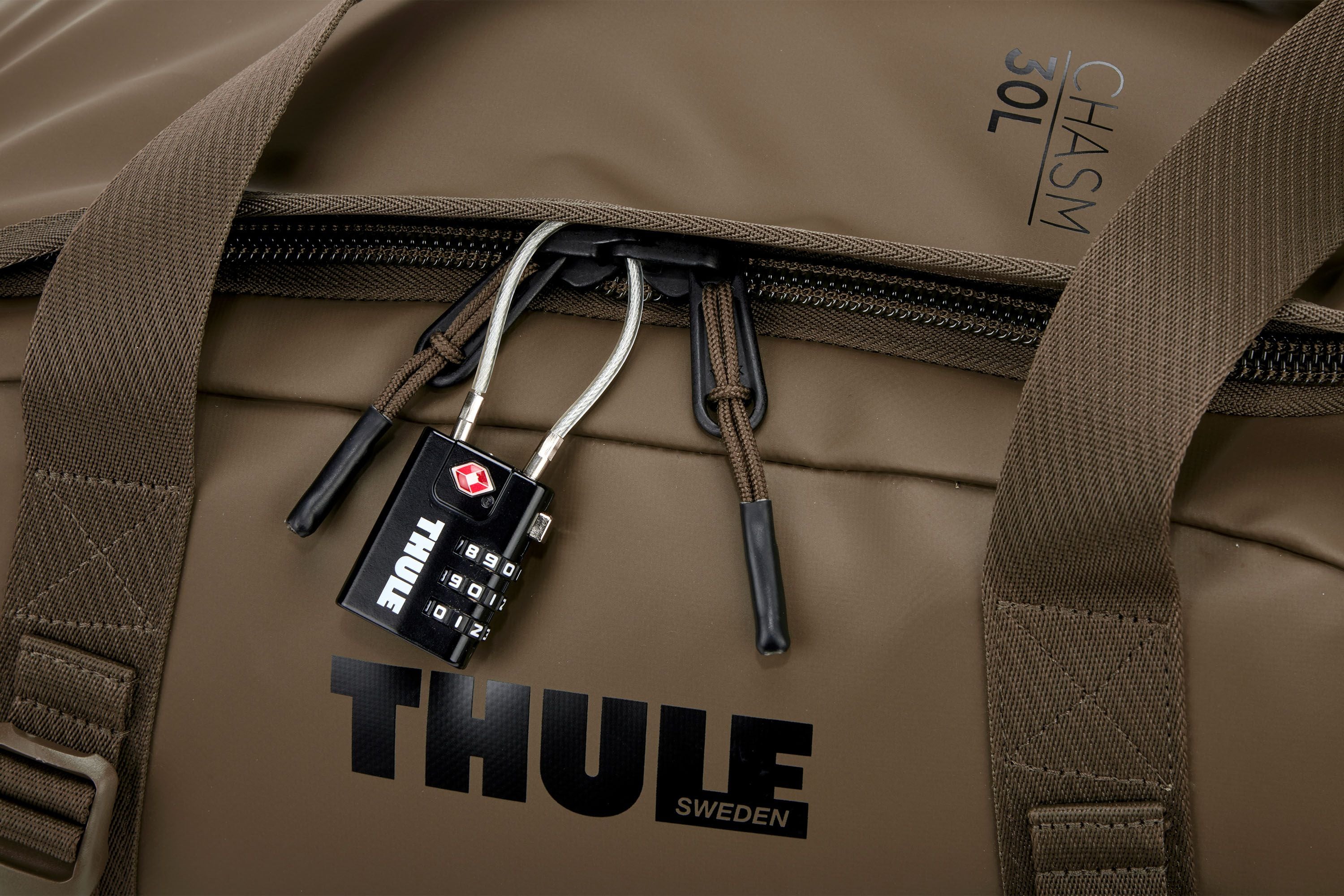 Thule Chasm 30L duffel bag deep khaki