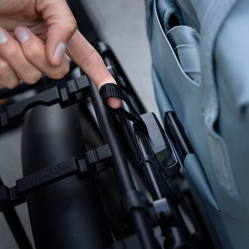 Close-up of Thule InLock universal panel for bike rack, black.