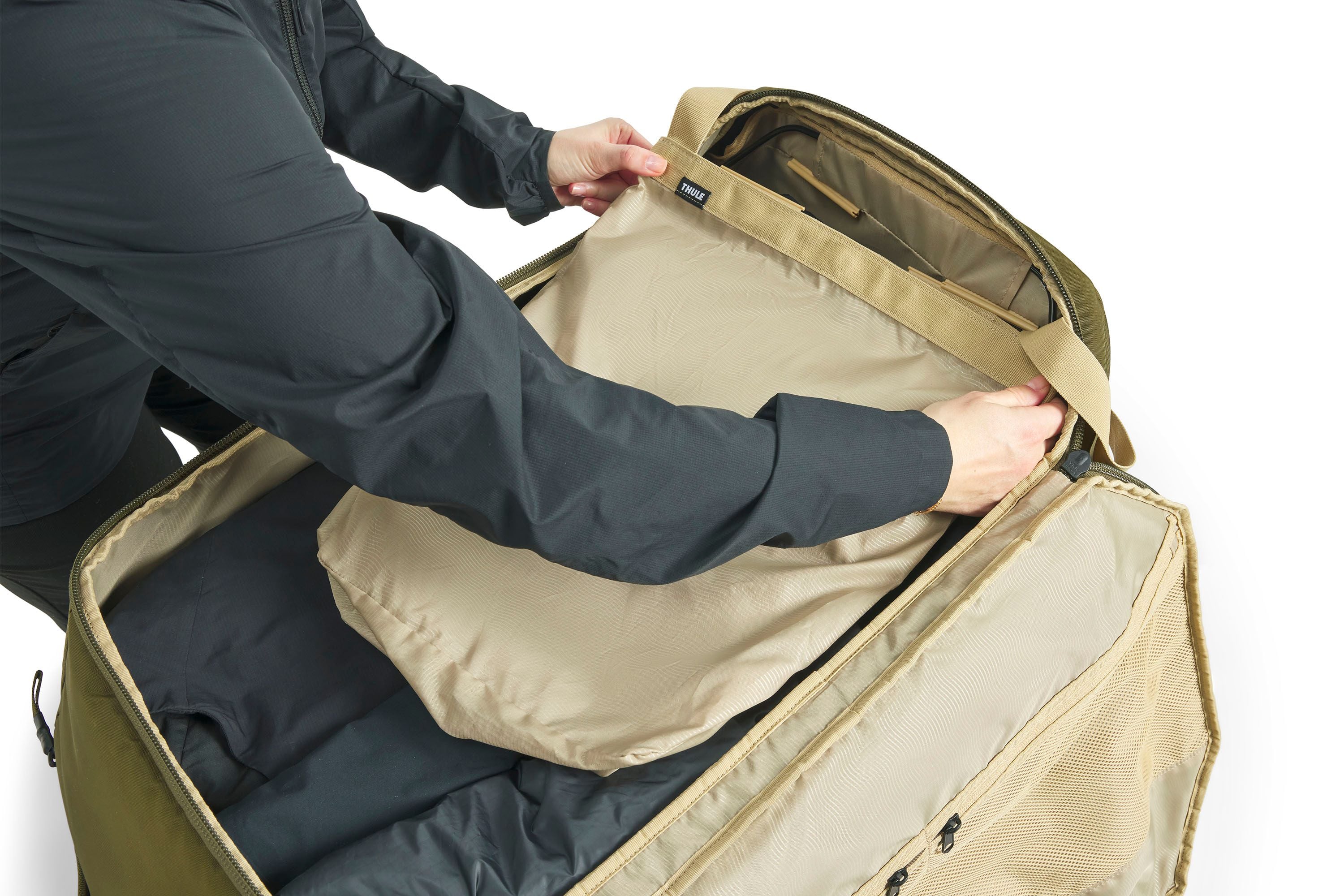 Thule EnRoute wheeled duffel natural green