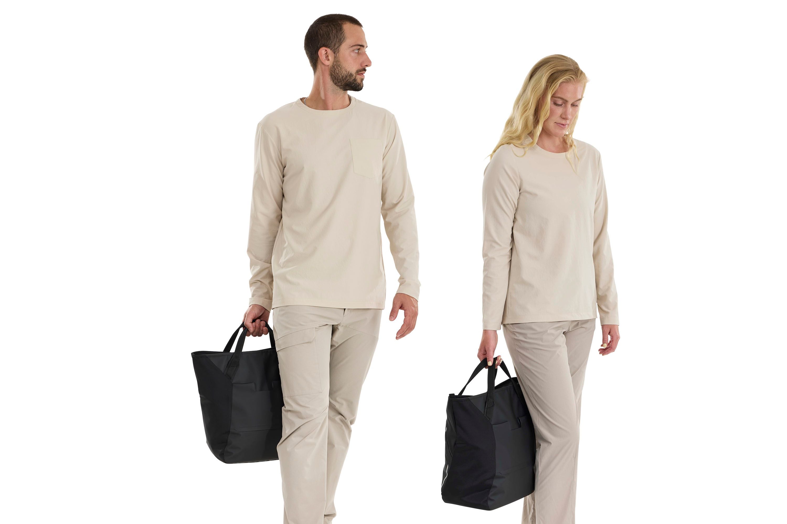 Thule Chasm tote with InLock 25L black