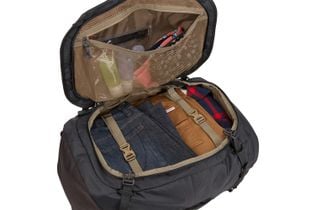 Thule Landmark 40L men's secure straps and mesh pockets