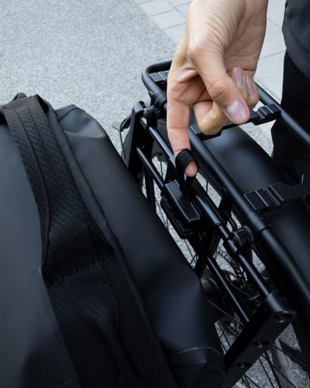 Thule Shield pannier with InLock 22L attached with the InLock mounting system