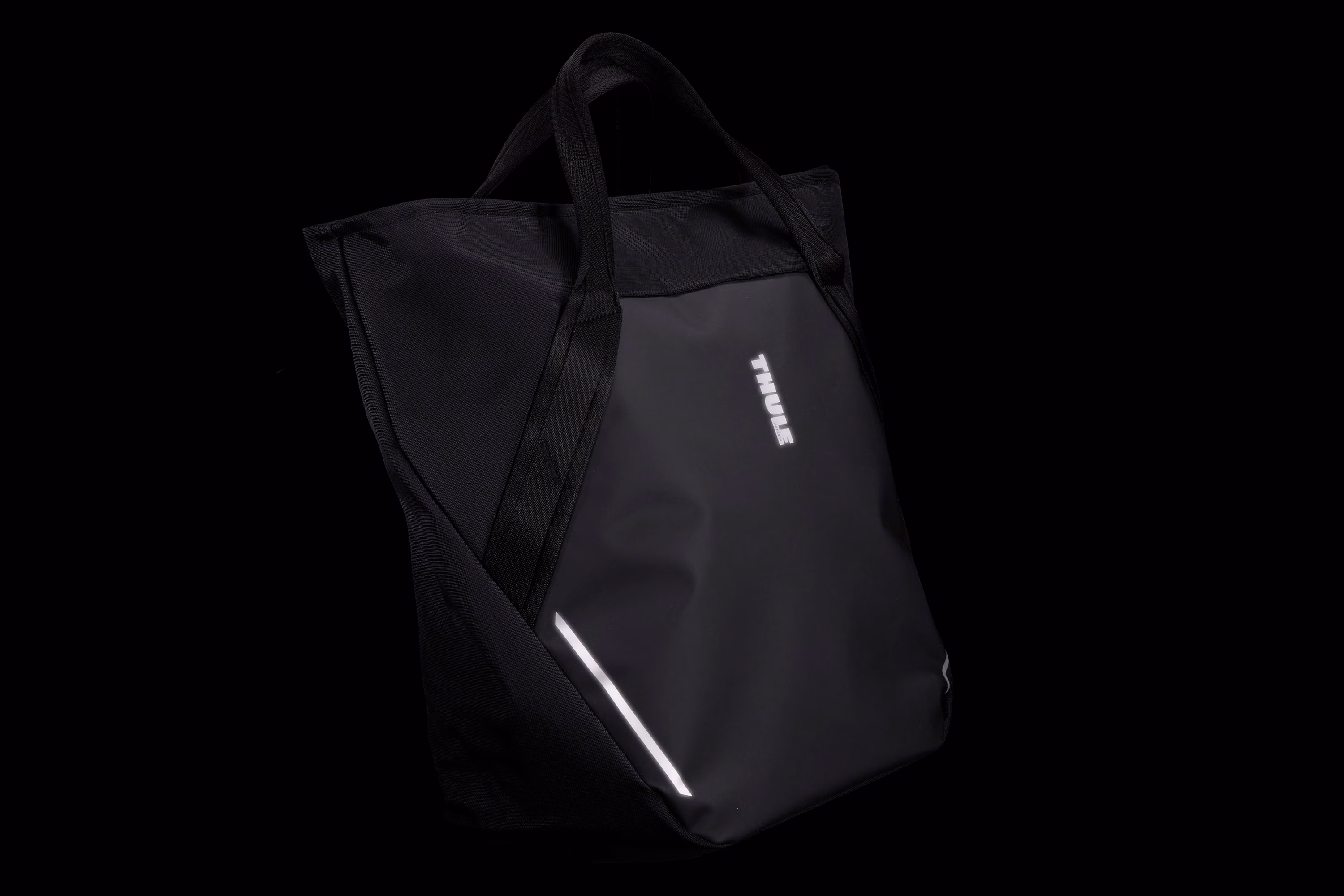 Thule Chasm tote with InLock 25L black