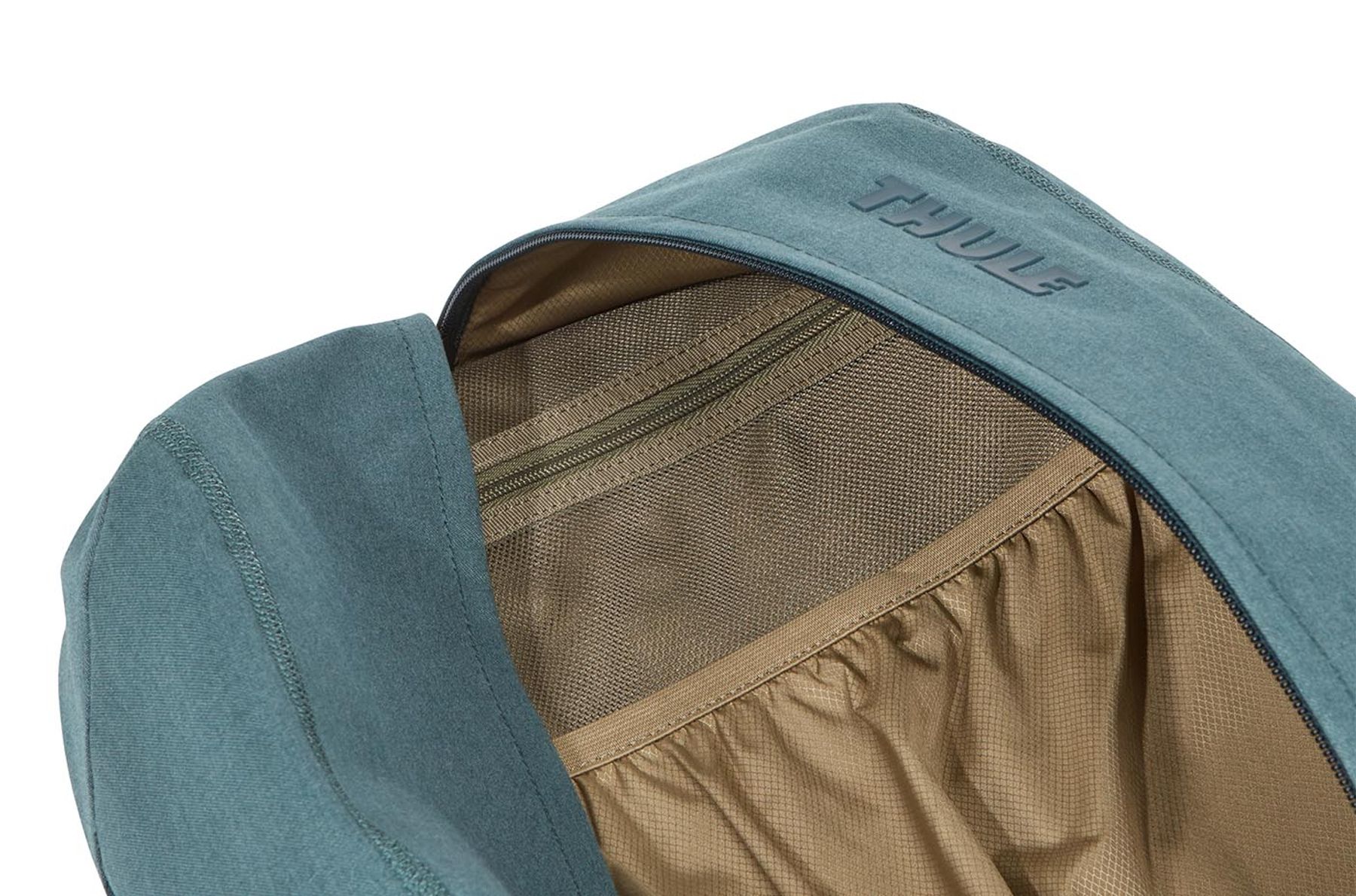 thule vea backpack 17l