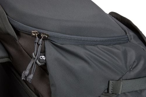 Thule Landmark 70L men's LoopLocks