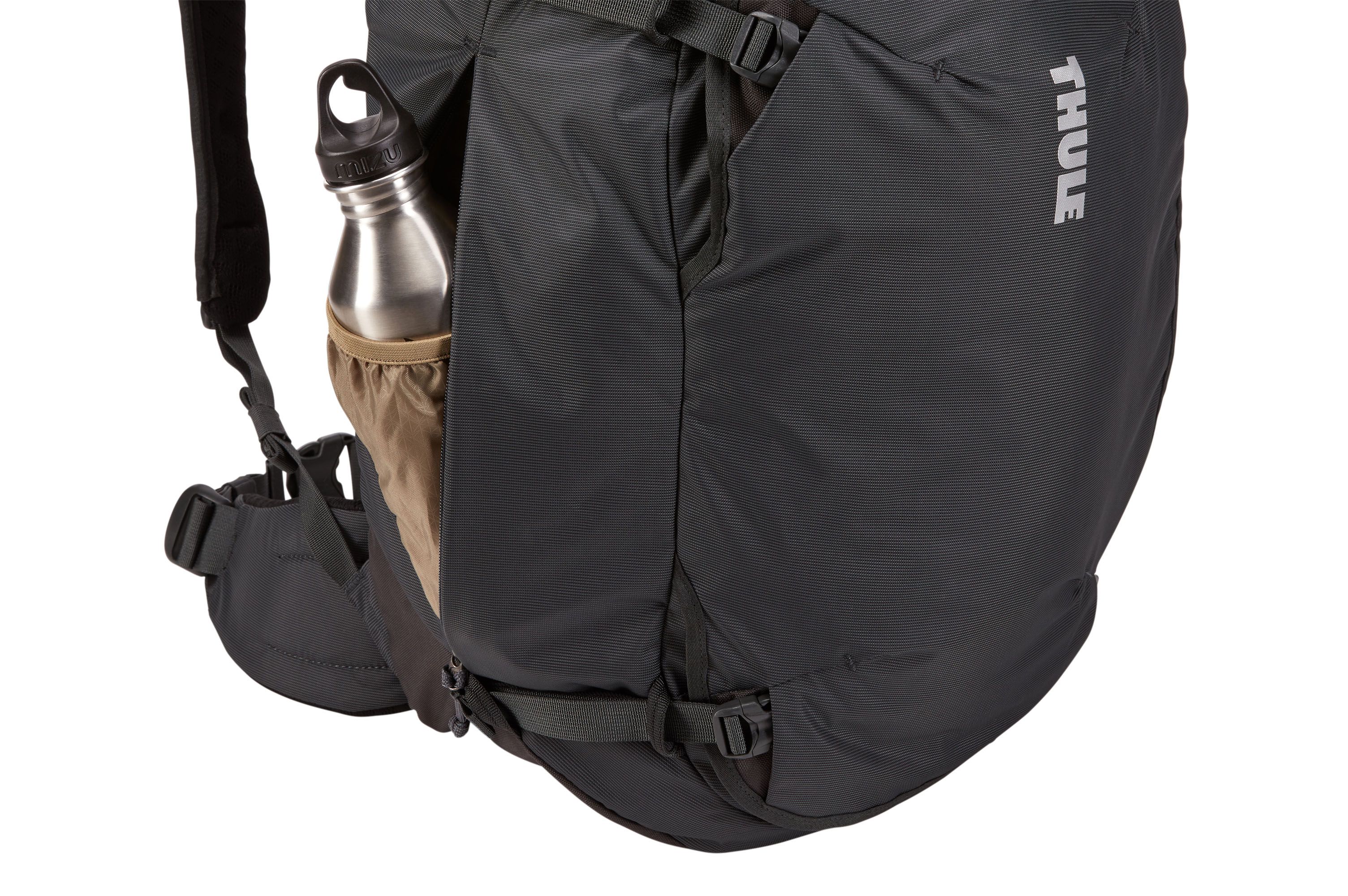 Thule Landmark 40L men's zippered side pocket