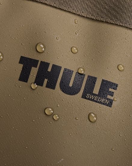 Waterproof Thule Chasm gear hauler 55L fabric with water droplets