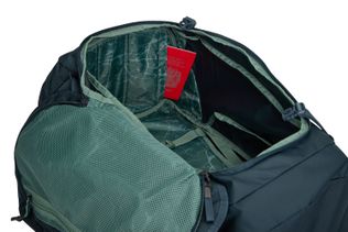 Thule Landmark 60L feature