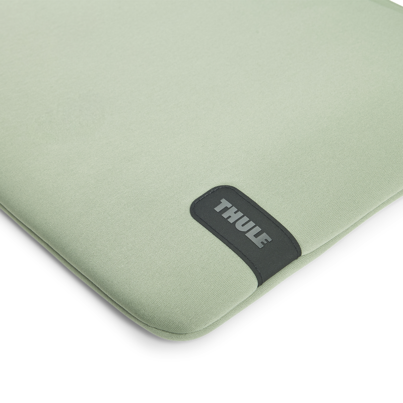 Thule Koya sleeve MacBook Pro 14" light green