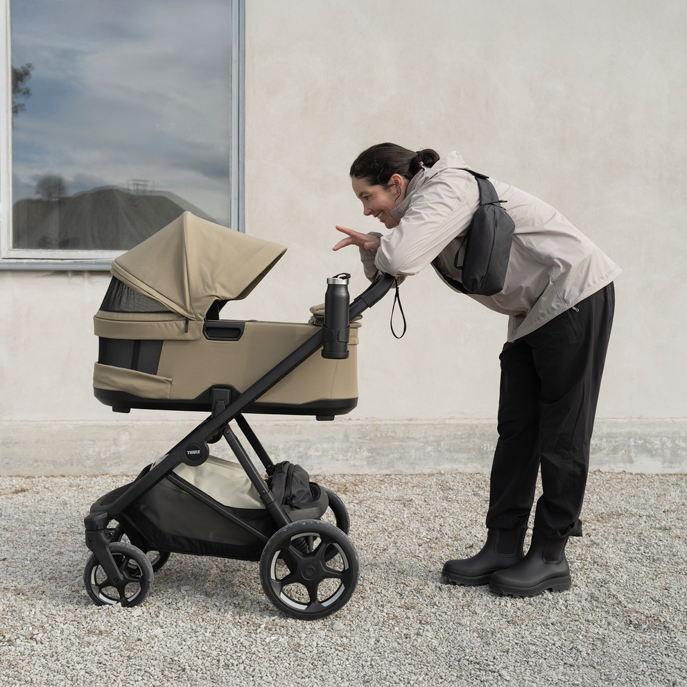 Thule Charm 2 in 1 lifestyle image