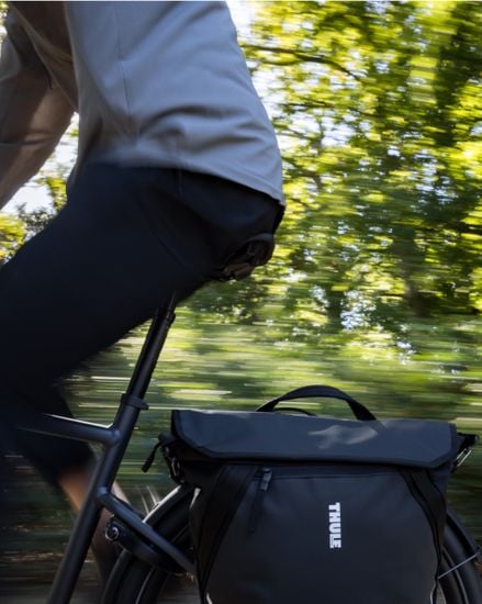 Sacoche Thule Shield avec InLock 16" montée sur un vélo