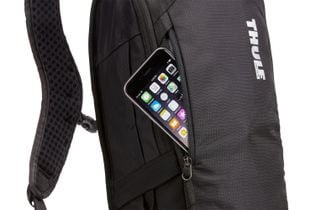 Thule UpTake 8L exterior zippered pocket