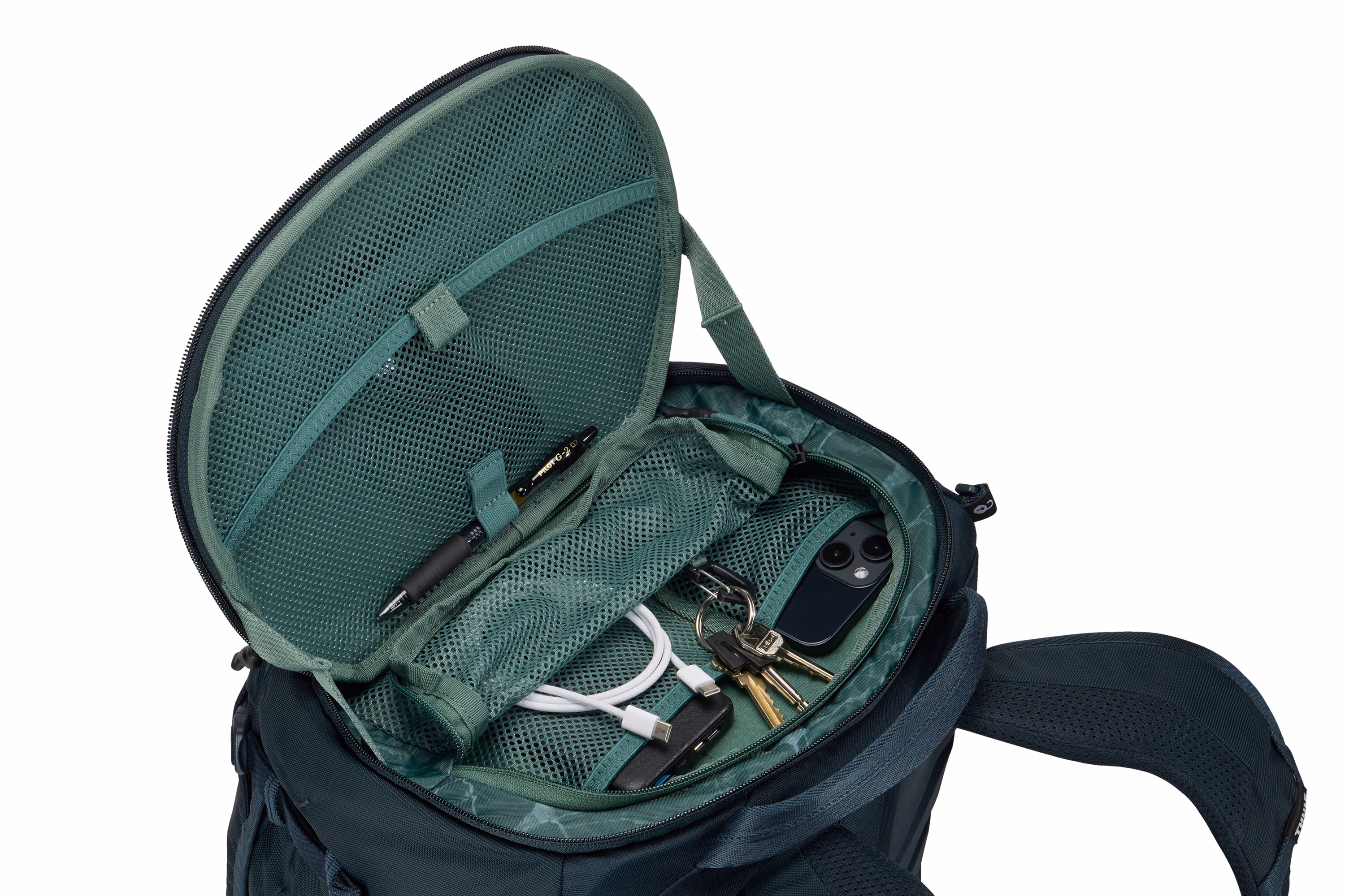Thule Landmark 60L feature