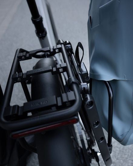 Glacière Thule Chasm avec InLock 21L attachée avec le système de montage InLock