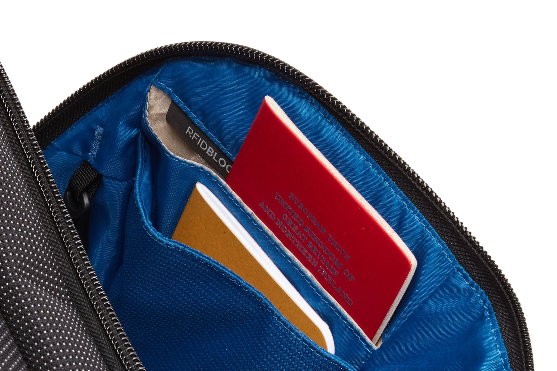 thule crossover 2 boarding bag