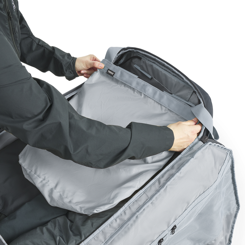 Thule EnRoute 90L wheeled duffel darkest blue