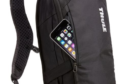 Thule UpTake 8L exterior zippered pocket